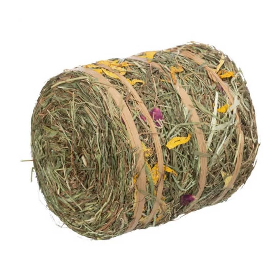 Trixie Hay roll with blossoms - kiegészítő eleség (szénabála cellulóz szalaggal) rágcsálók részére (500g)