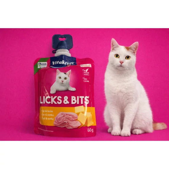 Vitakraft Licks & Bits sajtos sonkás krém - jutalomfalat macskák részére  (60g)