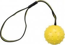 Trixie Sporting Ball on a Strap - natúr gumi játék (labda) kutyák részére (Ø6x35cm)